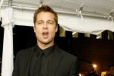 Pitt nega beijo e pára filme