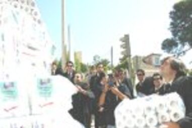 PROTESTO EM PAPEL HIGIÉNICO