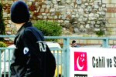 Papa rejeita jantar com ministro turco