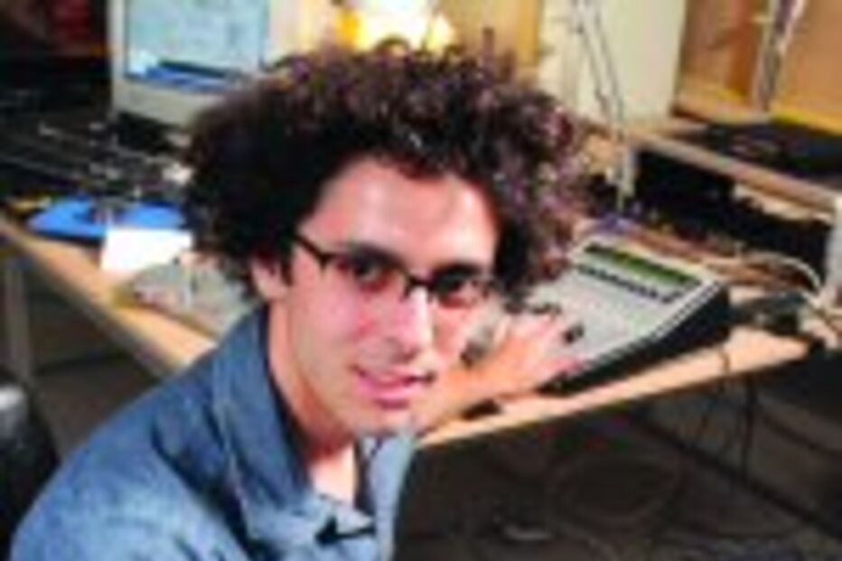 Música em partituras e teclas de computador