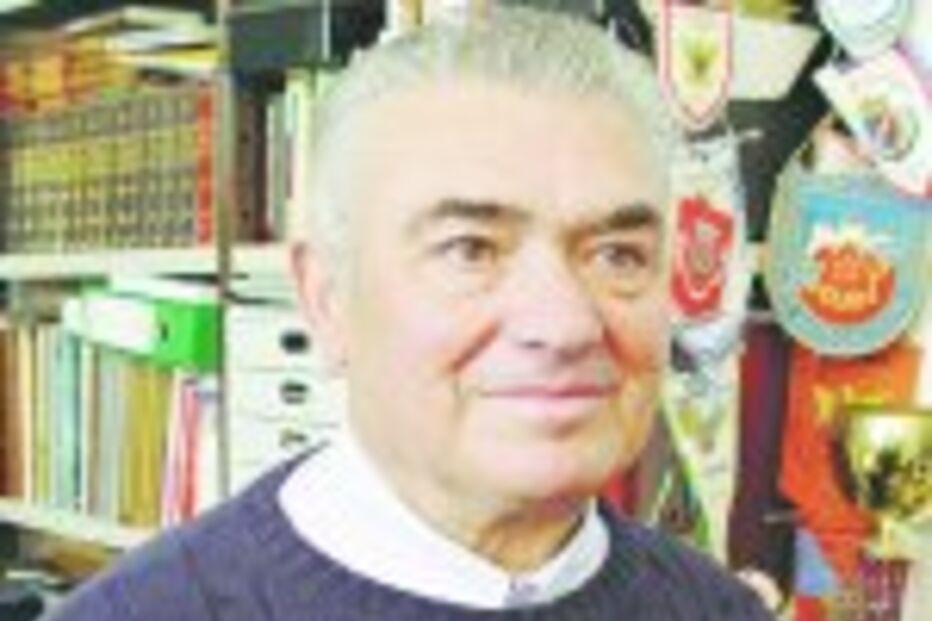 O EXTINTOR É UM BOMBEIRO