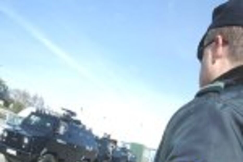 FORÇAS ITALIANAS 'INVEJAM' BLINDADOS PORTUGUESES