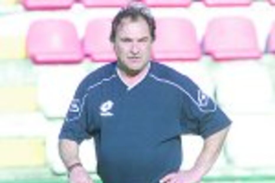 JOÃO ALVES ABANDONA ESTRELA DA AMADORA