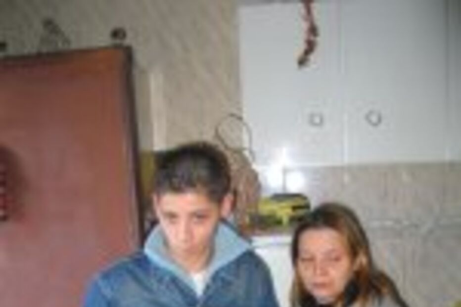 Chamas desalojam duas famílias