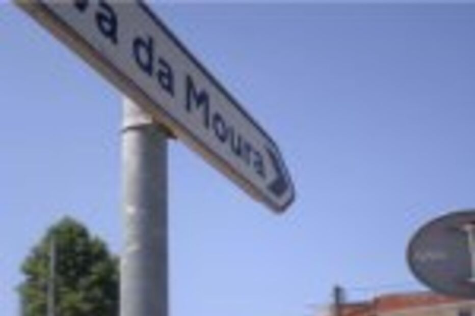 TRAZIA A CATANA E USOU O CARRO