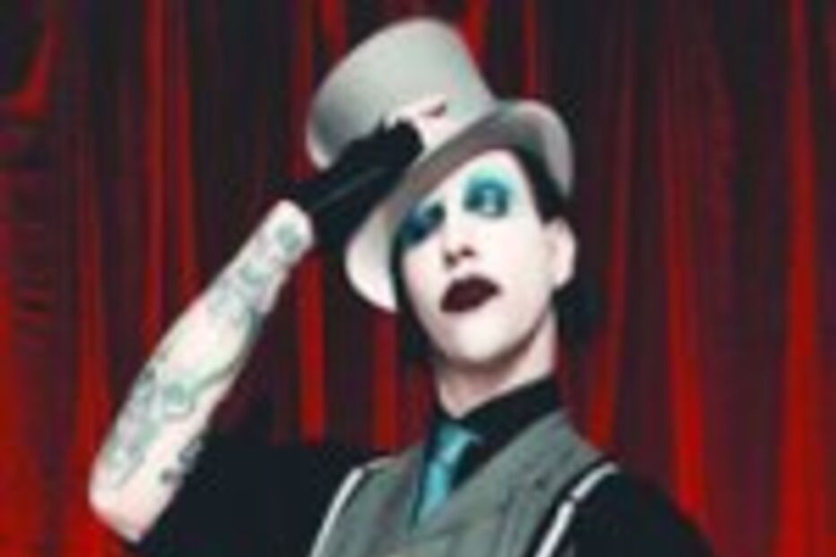 Manson troca música por cinema