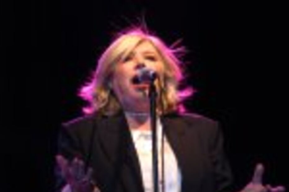 Marianne Faithfull fria e monótona