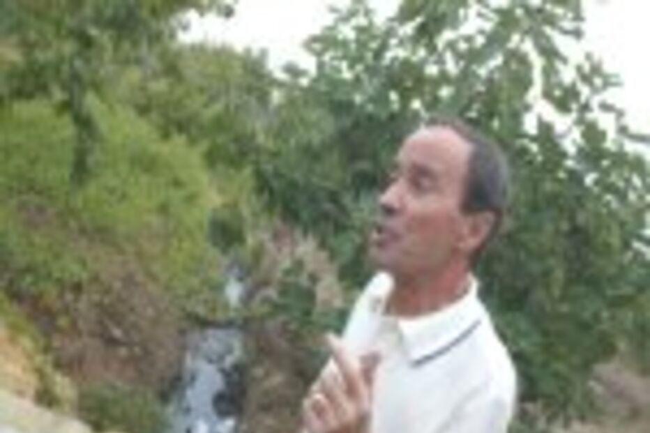 QUINTAL COM ESGOTO É FONTE DE DOENÇAS