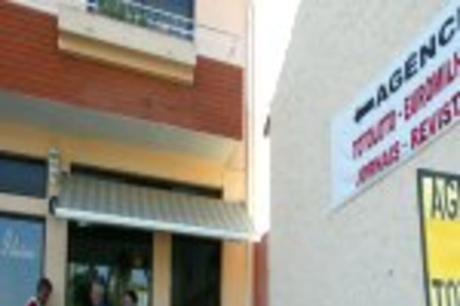 Continuo a sentir o frio da arma