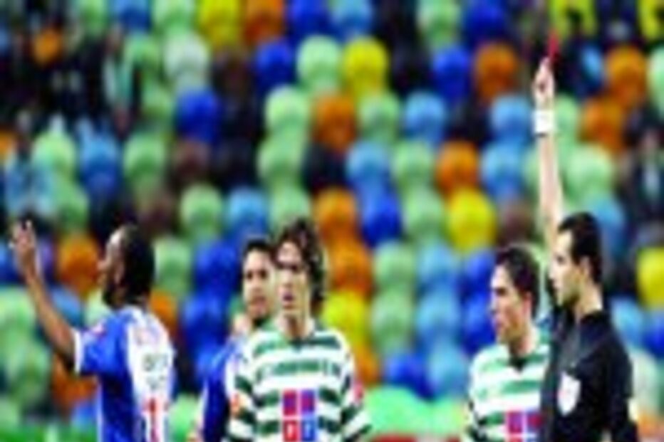 Benni McCarthy sofre suspensão de três jogos