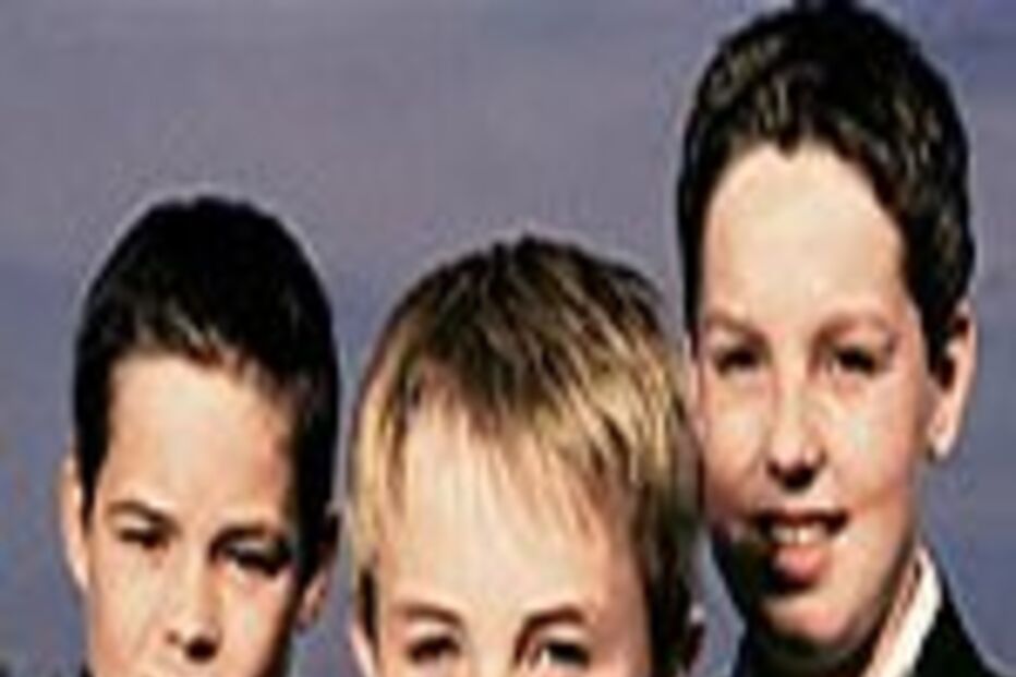 Meninos de coro em contrato milionário com a Universal