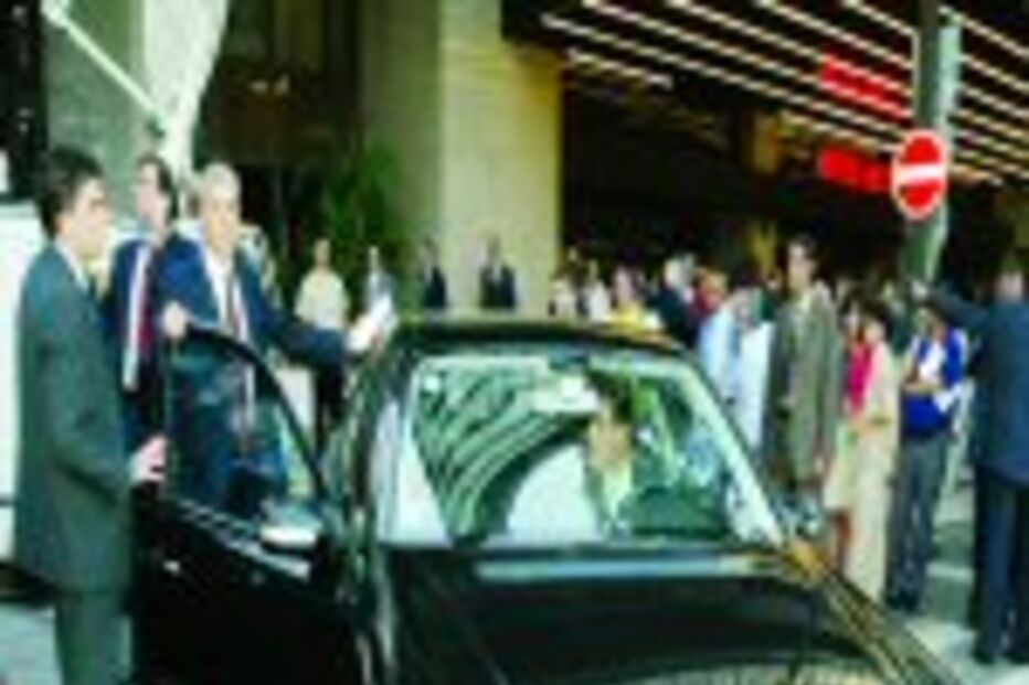 Directores perdem direito a motoristas de serviço