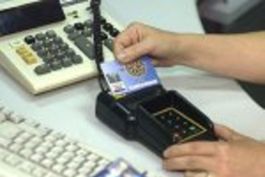 CONTRIBUINTES COM NOVO CARTÃO MAGNÉTICO