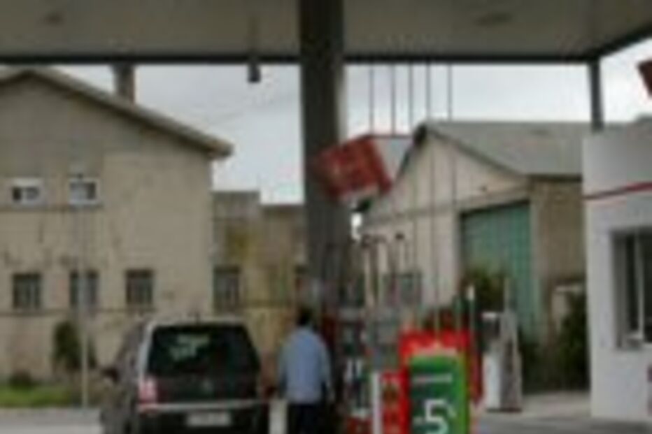 Encapuzados levaram dinheiro e tabaco