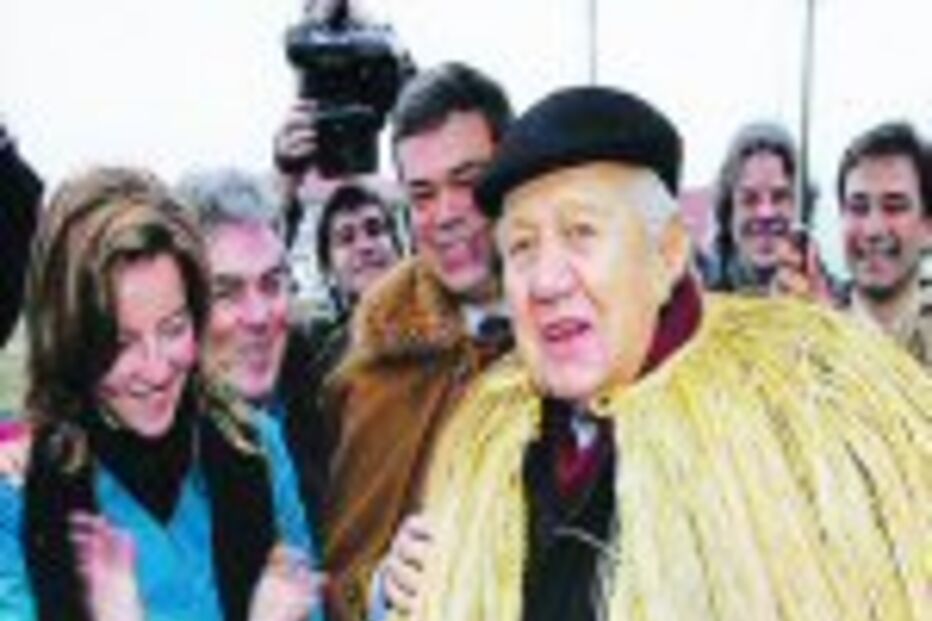 Banho de multidão para Mário Soares