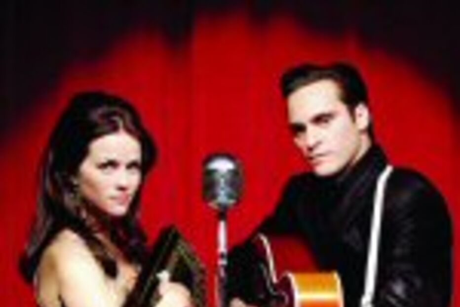 Homem de negro canta para arrebatar Óscares