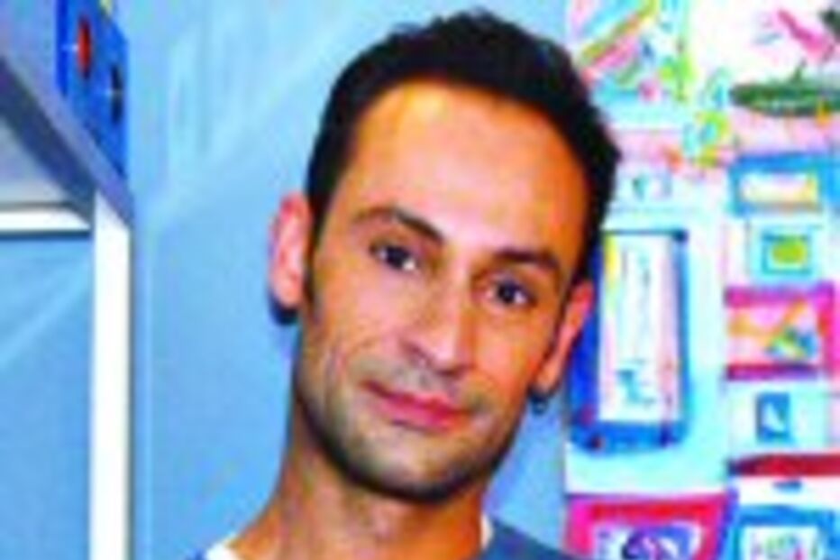 Beijo gay é atracção em séries de humor