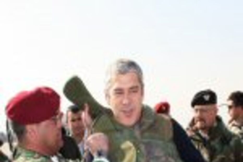 Sócrates visitou tropas em Cabul