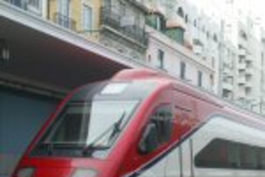 Utentes da CP criticam supressão do serviço auto-expresso