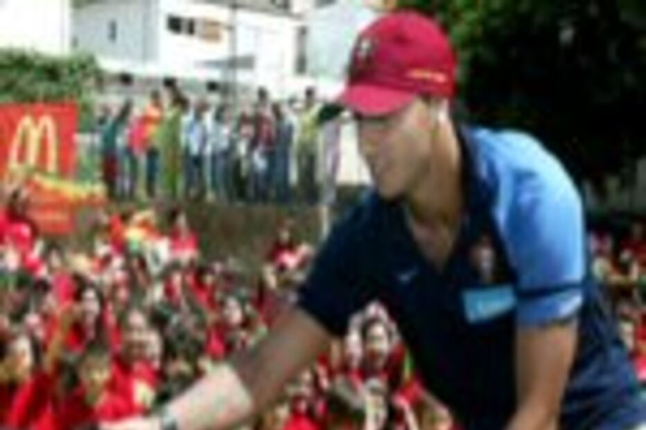 Portugal acelera ritmo em ambiente de apoteose