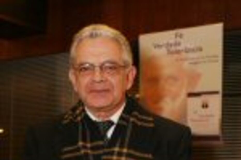 Ex-aluno apresenta  livro do Papa