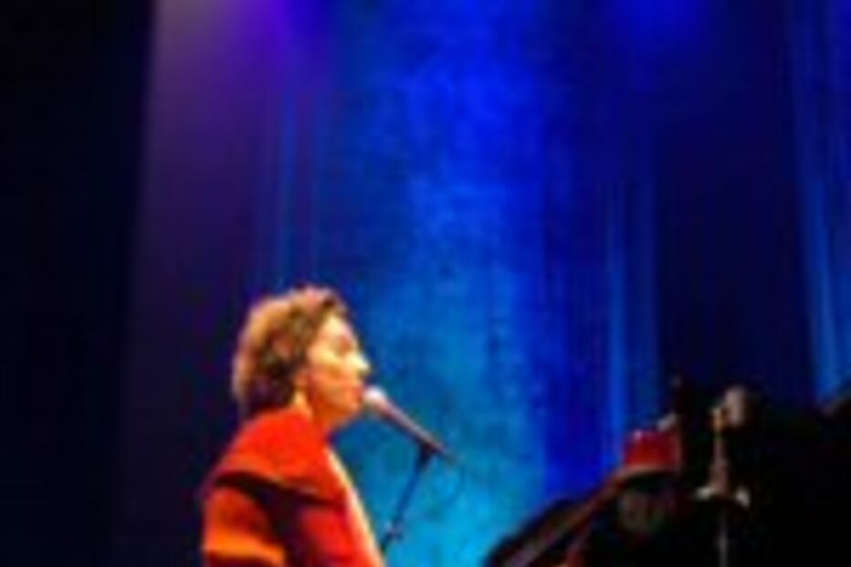 Dulce Pontes abre coração em Elvas