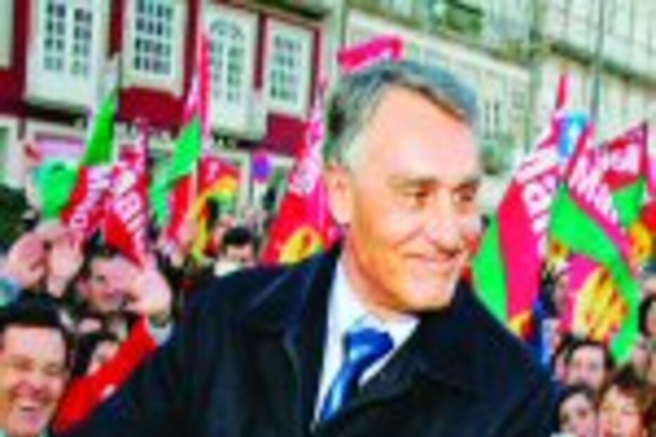 Cavaco poupa 850 mil euros ao Estado