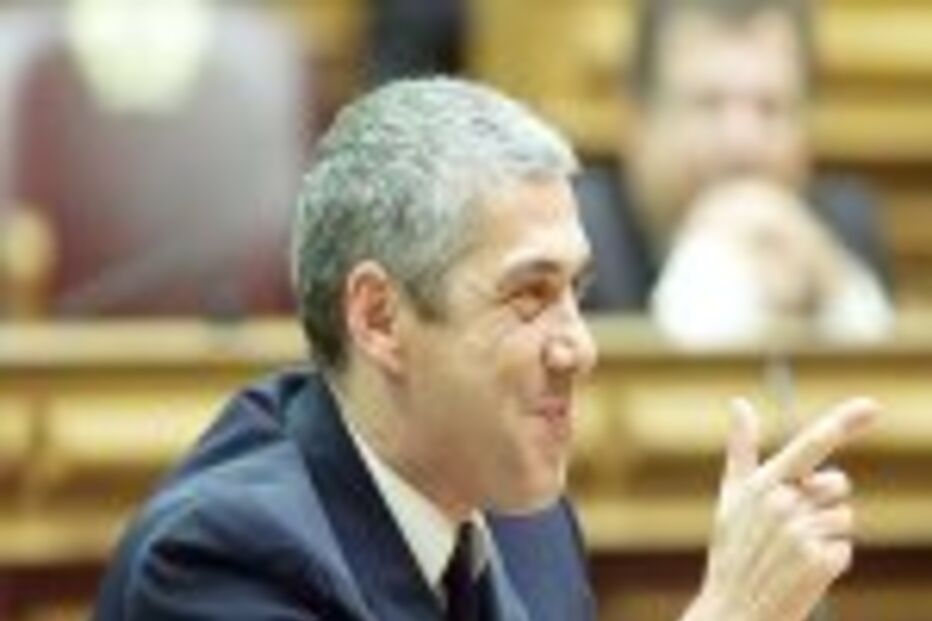 SÓCRATES NOVO LÍDER INDISCUTÍVEL