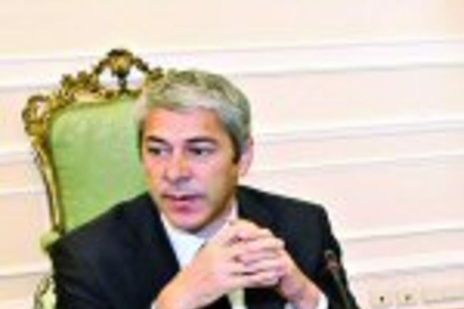 Sócrates mantém visita à China