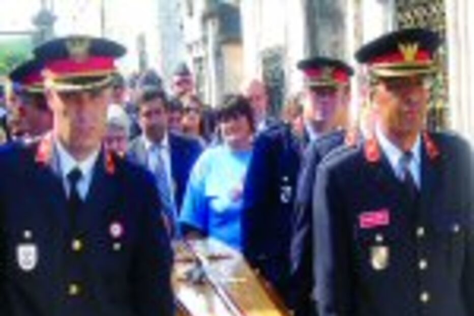 Bombeiros em lágrimas