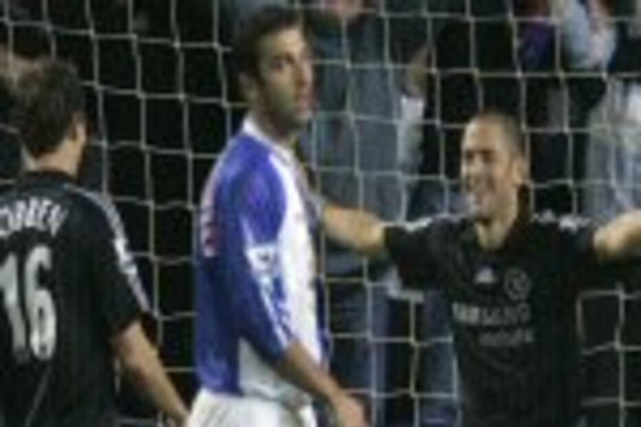 Chelsea e Manchester em frente na Taça da Liga