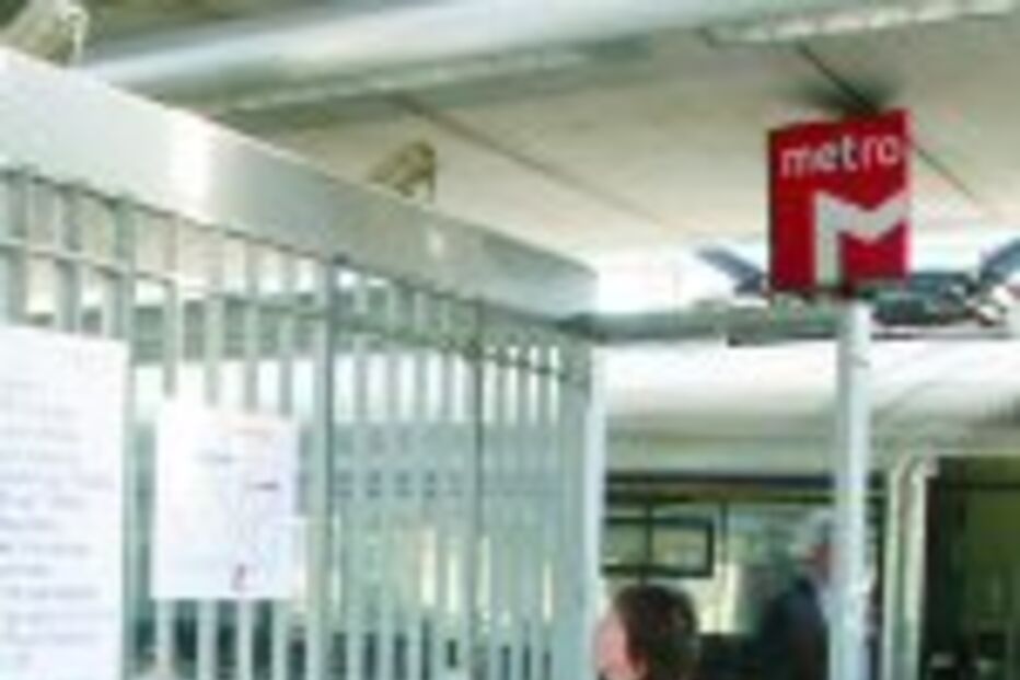 Metro parado durante a manhã