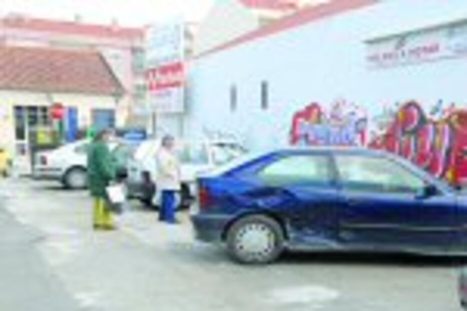 Alvejado junto a casa de meninas