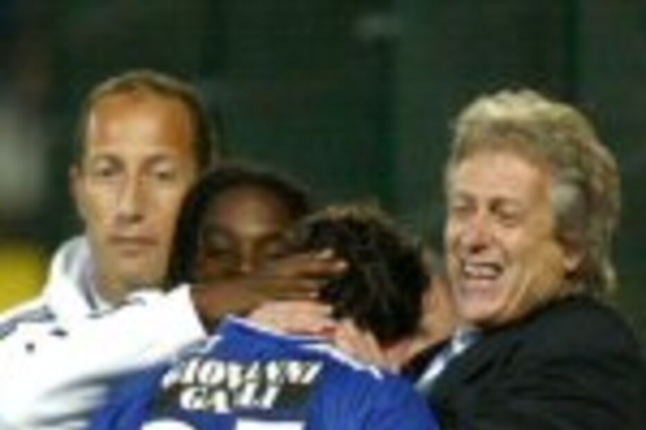 Paços perde em casa