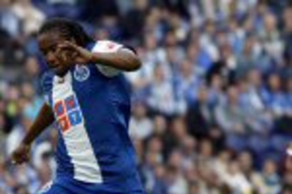 Anderson empurra campeão para o título