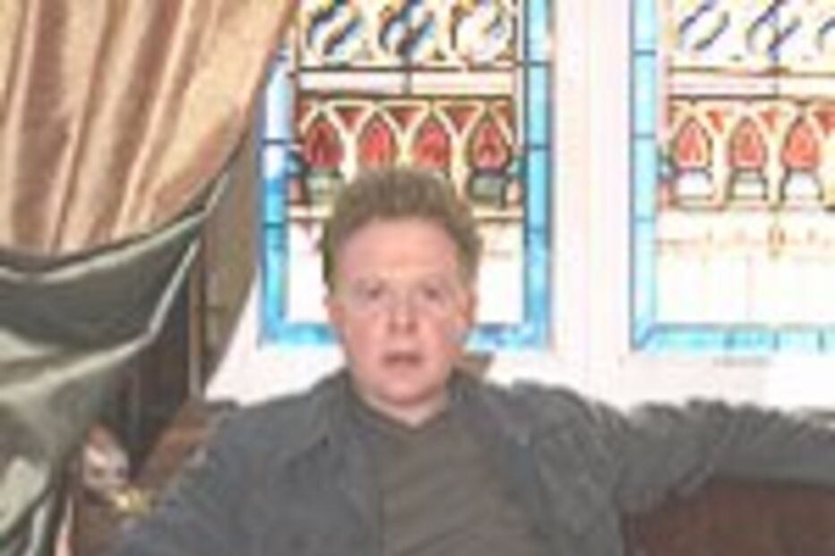 MICK HUCKNALL: NÃO PRECISO DA FAMA