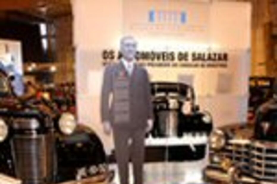 Automóveis de Salazar atraem milhares à FIL
