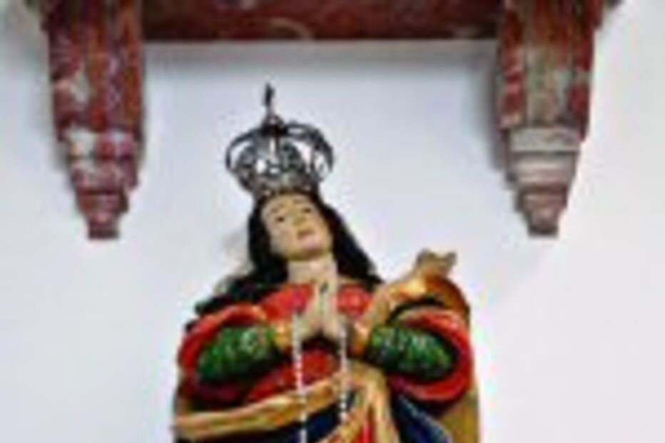 Padre promove procissão com Nossa Senhora grávida