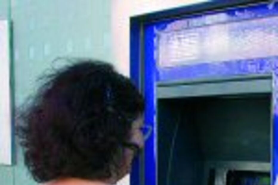 Nome e NIB devem ser visualizados no multibanco