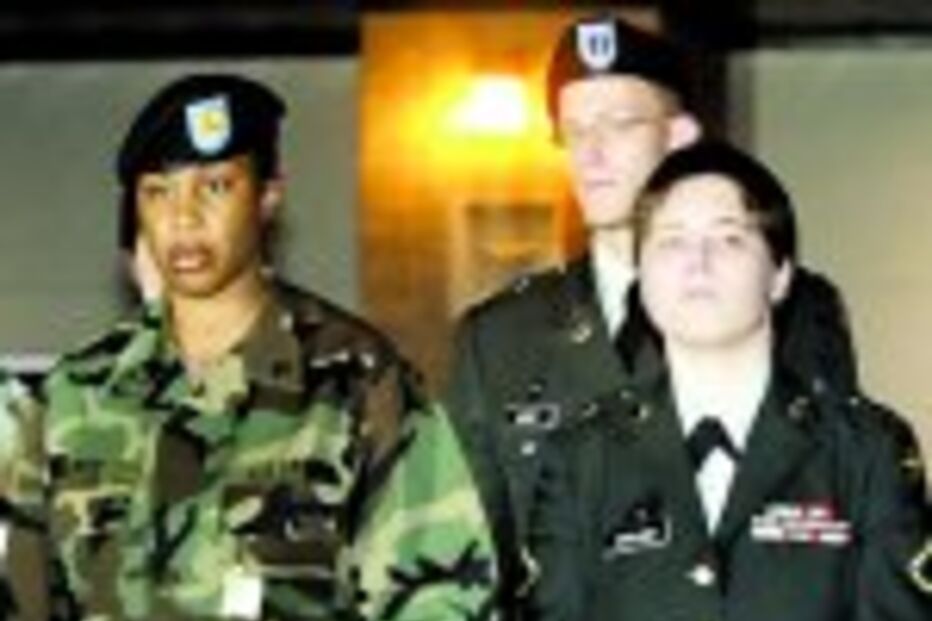 Três anos de prisão para Lynndie England