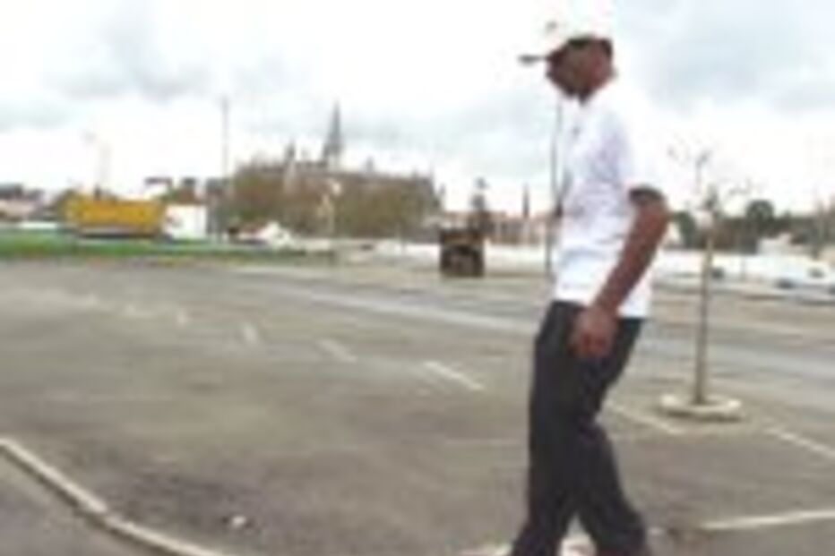 JOVEM QUER BATER RECORDE MUNDIAL EM CIMA DE BIDÃO