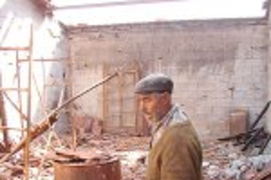 AGRICULTOR VIVE NOS ESCOMBROS DE UMA QUINTA