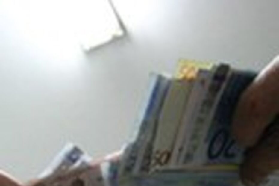 Burlão ataca idosos