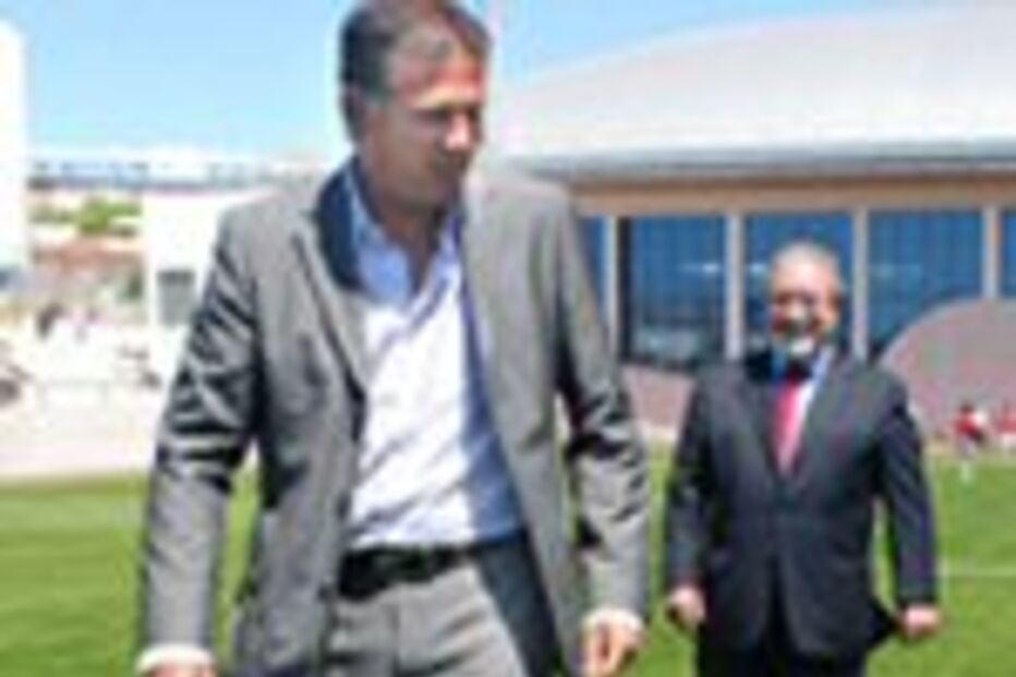 Carlos Queiroz dá nome a complexo desportivo