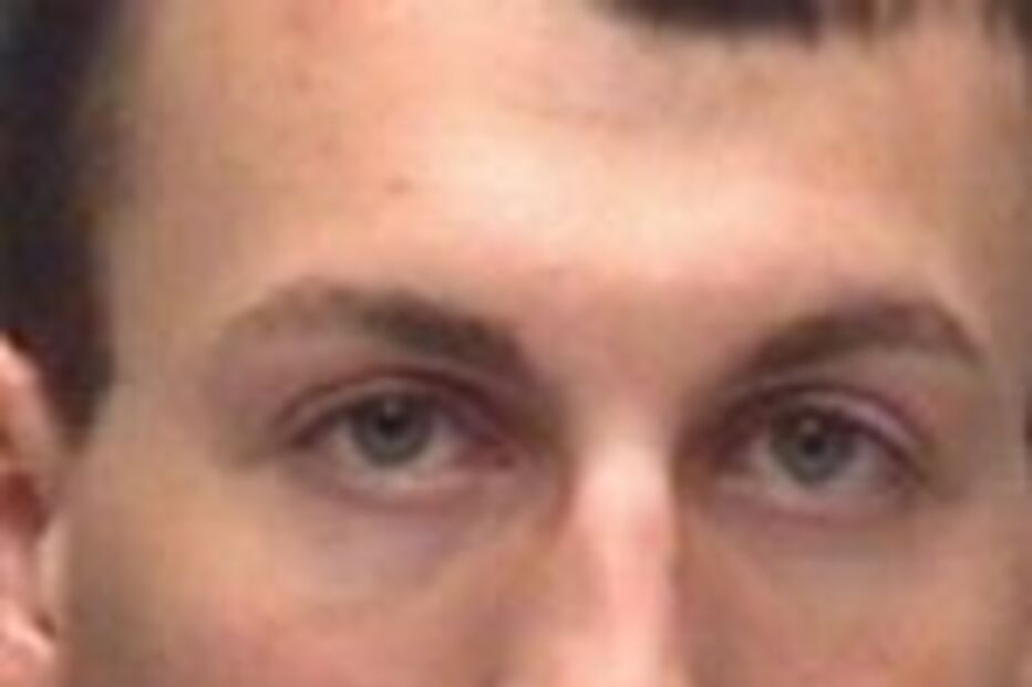 Queimou a filha bebé num microondas