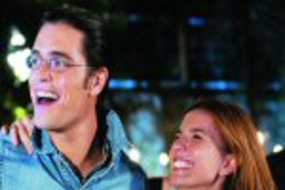 Santiago reencontra Laura