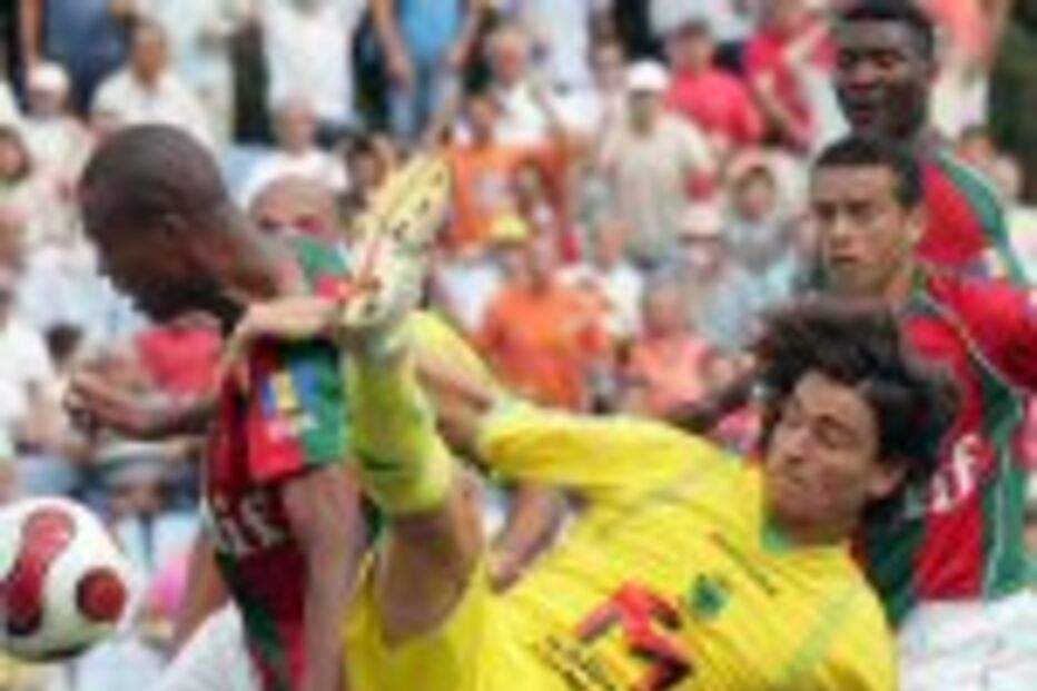 Gigante Makukula bisa e dá primeiro triunfo aos insulares