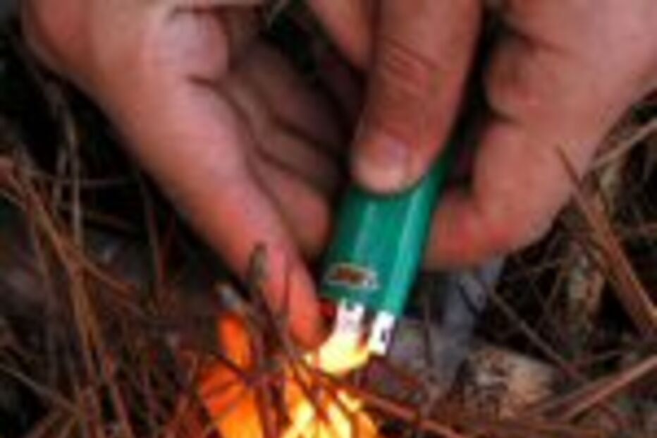 Populares apanham incendiário