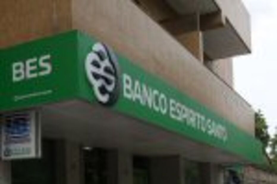 Ladrões mascarados assaltam BES de Leça