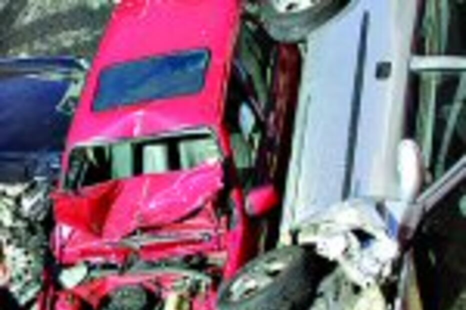 Padre em sentido proibido abalroa cinco carros